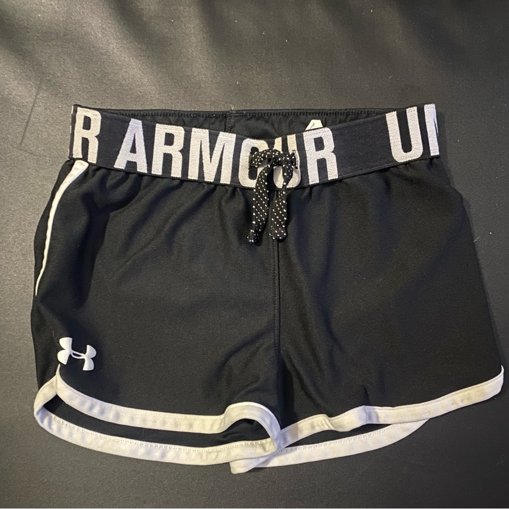 Girls size small under armour shorts